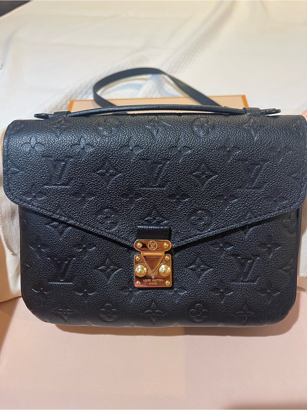 Louis Vuitton Pochette Metis
Monogram Empreinte